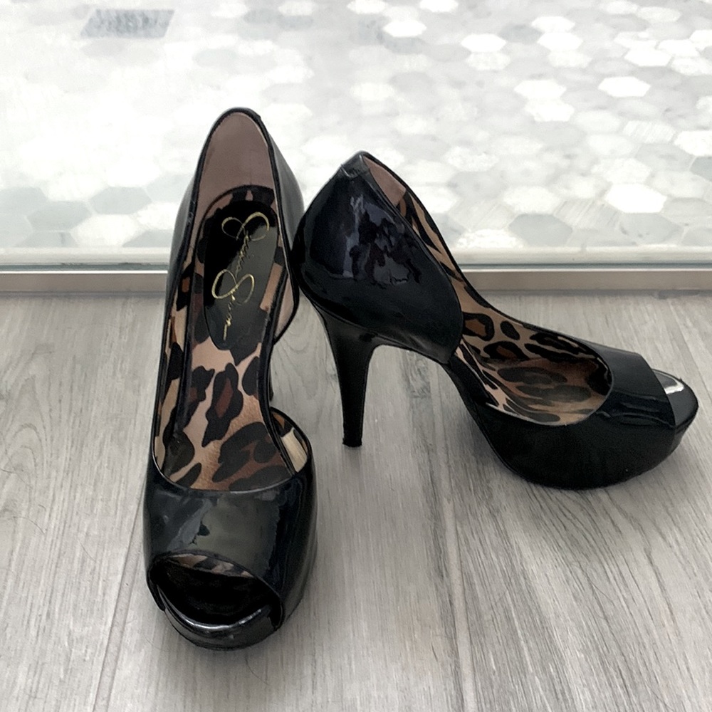 Jessica Simpson pumps